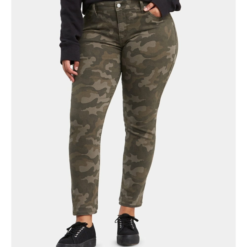 NWT Camo levis skinny